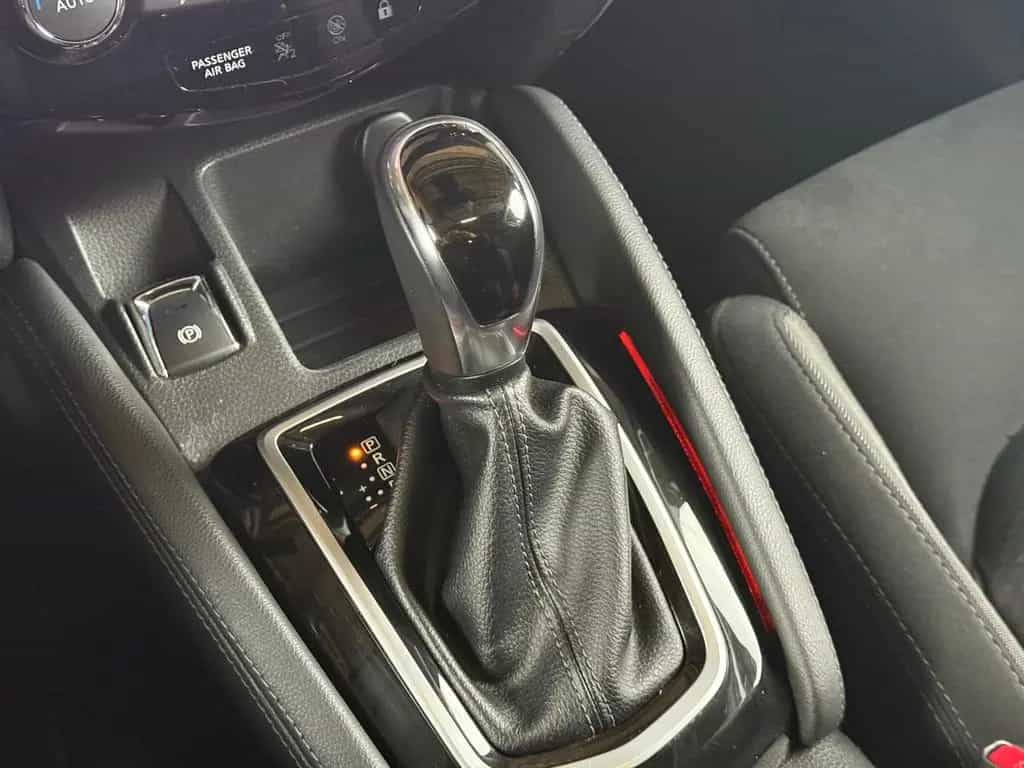 Nissan Qashqai N-Connecta Autom LED Pano 360° AHK Carpl 12/2018-photo-17
