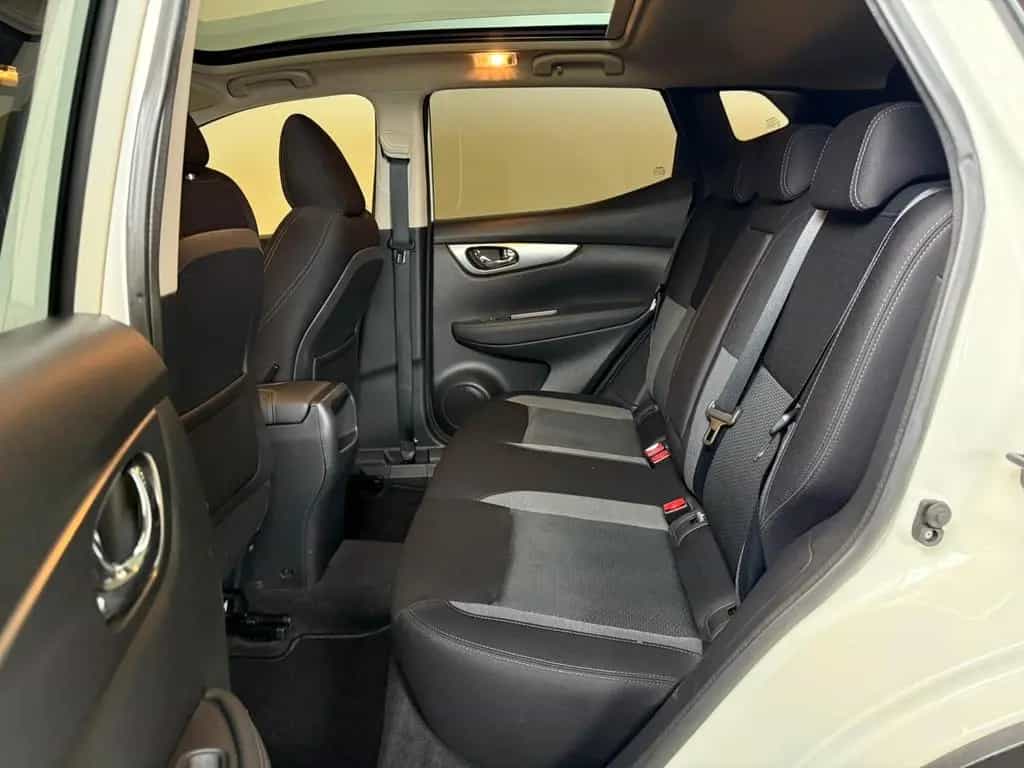 Nissan Qashqai N-Connecta Autom LED Pano 360° AHK Carpl 12/2018-photo-6