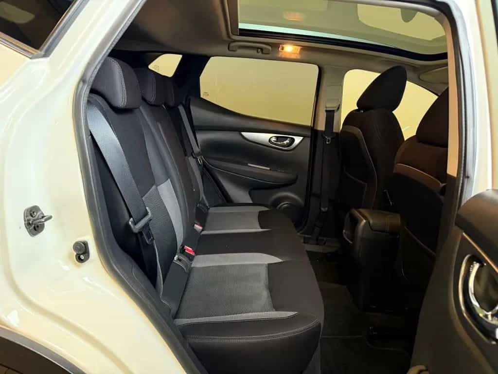 Nissan Qashqai N-Connecta Autom LED Pano 360° AHK Carpl 12/2018-photo-7