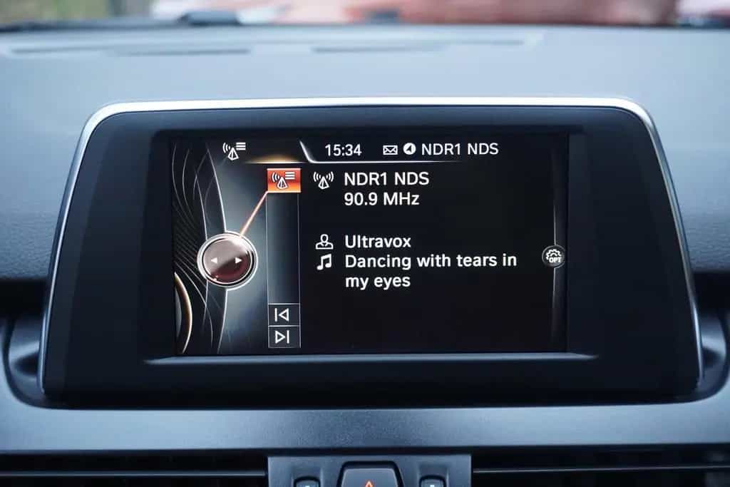 BMW 2 Series Gran Tourer M Sport LED Temp Navi AHK PDC 04/2016-photo-16