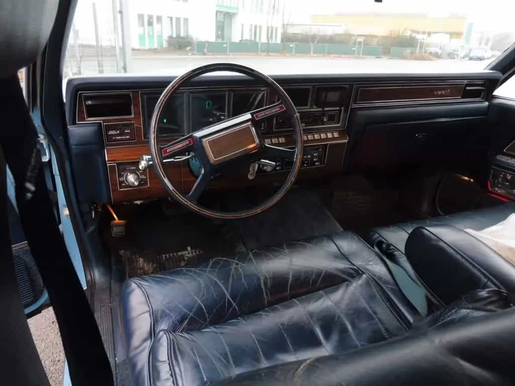 Lincoln Town Car mit H-Zulassung und Mwst. 05/1982-photo-4