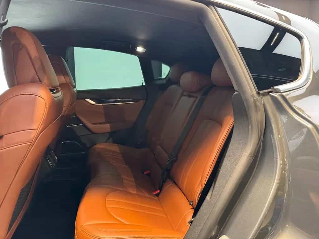 Maserati Levante Diesel - *NICE CONDITION* 03/2018-photo-12