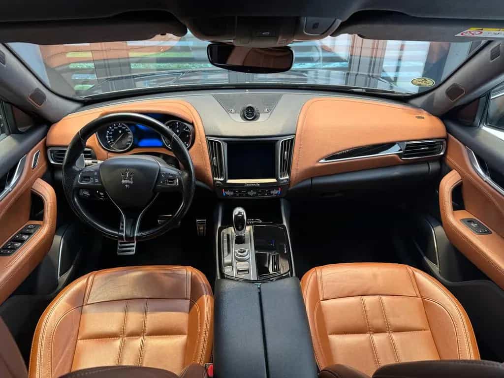 Maserati Levante Diesel - *NICE CONDITION* 03/2018-photo-13