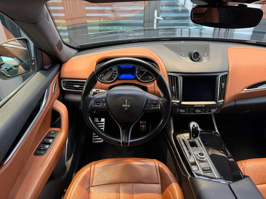 Maserati Levante Diesel - *NICE CONDITION* 03/2018-photo-14