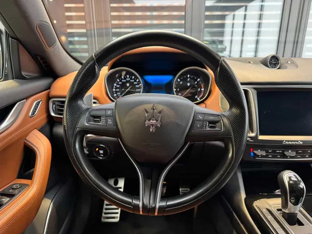 Maserati Levante Diesel - *NICE CONDITION* 03/2018-photo-15