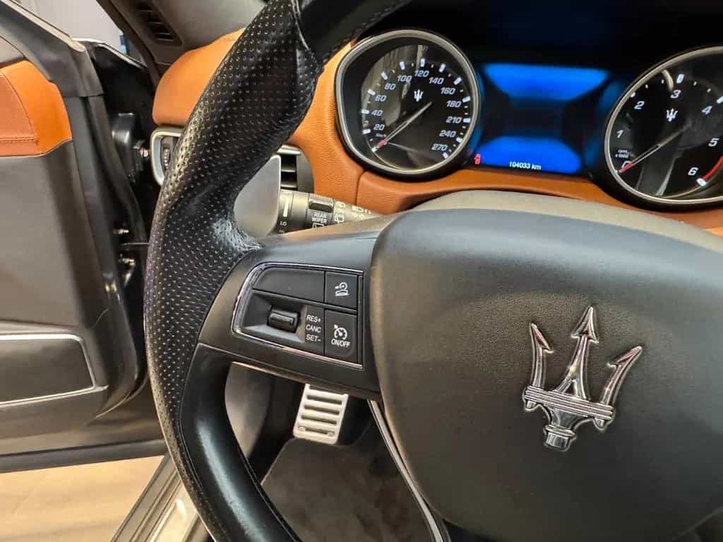 Maserati Levante Diesel - *NICE CONDITION* 03/2018-photo-17