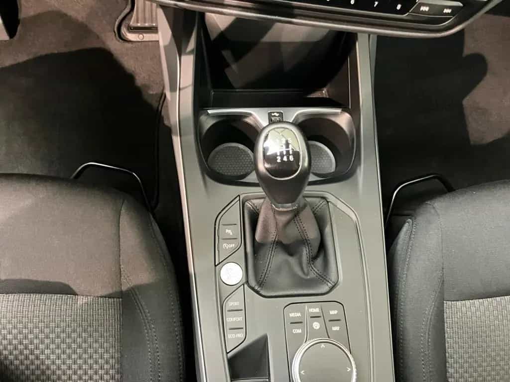 BMW 1 Series 118i Advantage SHZ+Navi+LED+DAB 10/2022-photo-9