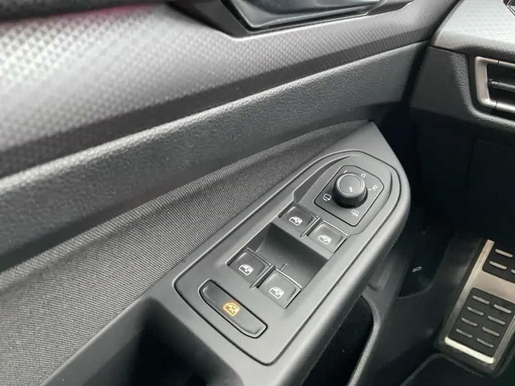 Volkswagen Golf 8 VIII Active 1.5 eTSI AHK-klappbar Navi Ap 10/2021-photo-24