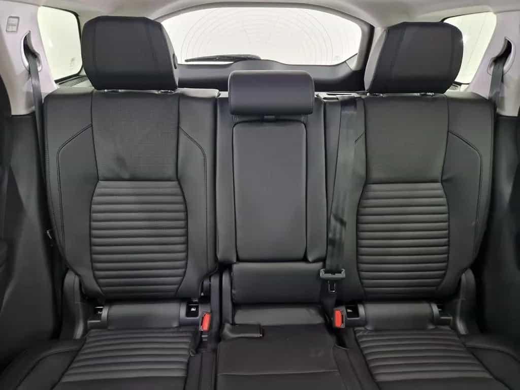 Land Rover Discovery Sport D165 S Komfort Pano Winter 11/2025-photo-14