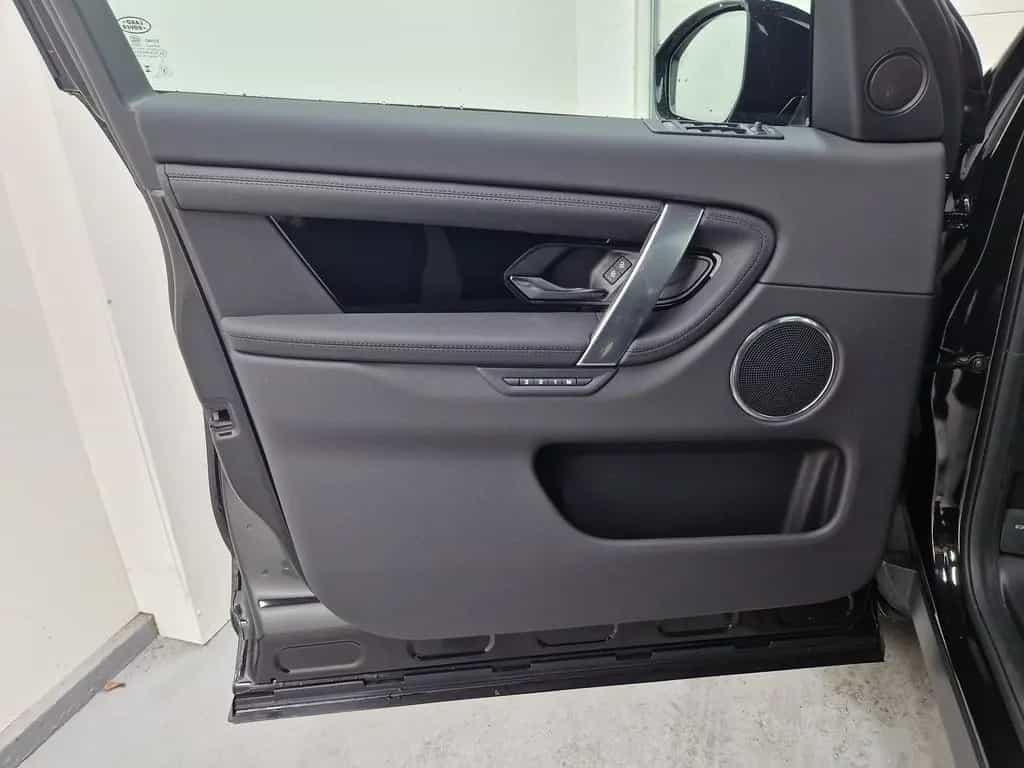 Land Rover Discovery Sport D165 S Komfort Pano Winter 11/2025-photo-33