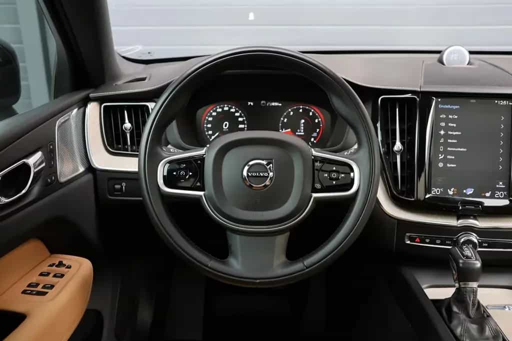 Volvo XC60 T6 AWD Inscript./ACC/360°/B&W/HUD/4xSHZ/SBL 05/2020-photo-29