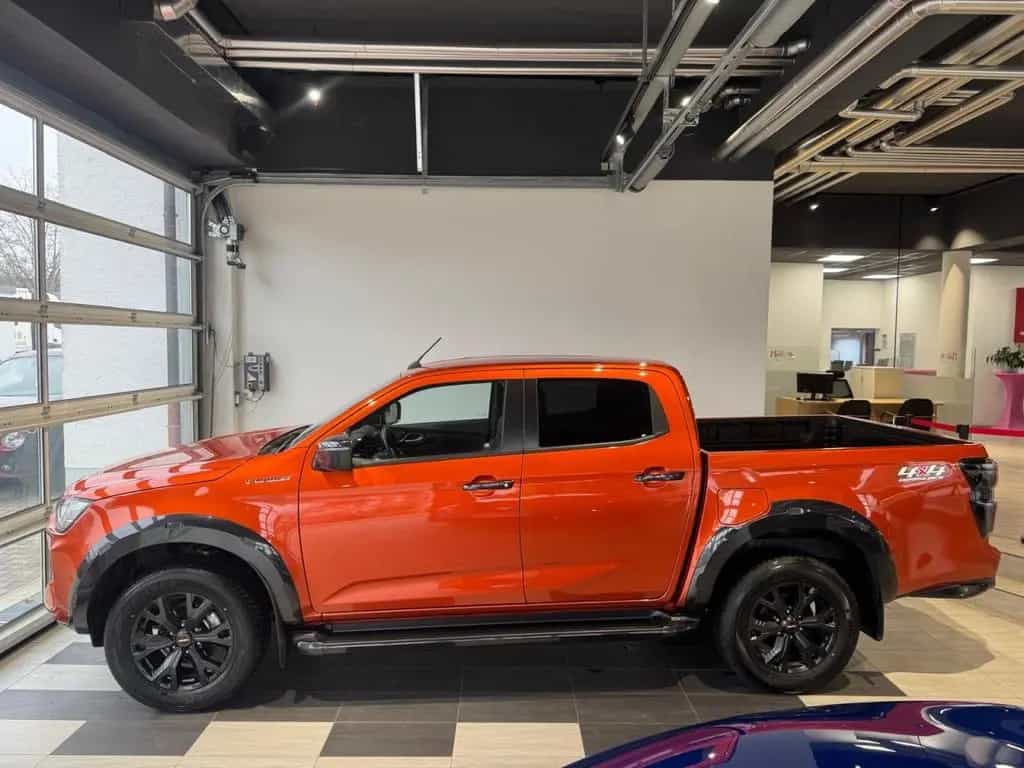 Isuzu D-Max V-Cross BTF Double Cab 4wd Automatik 163 P 06/2025-photo-1