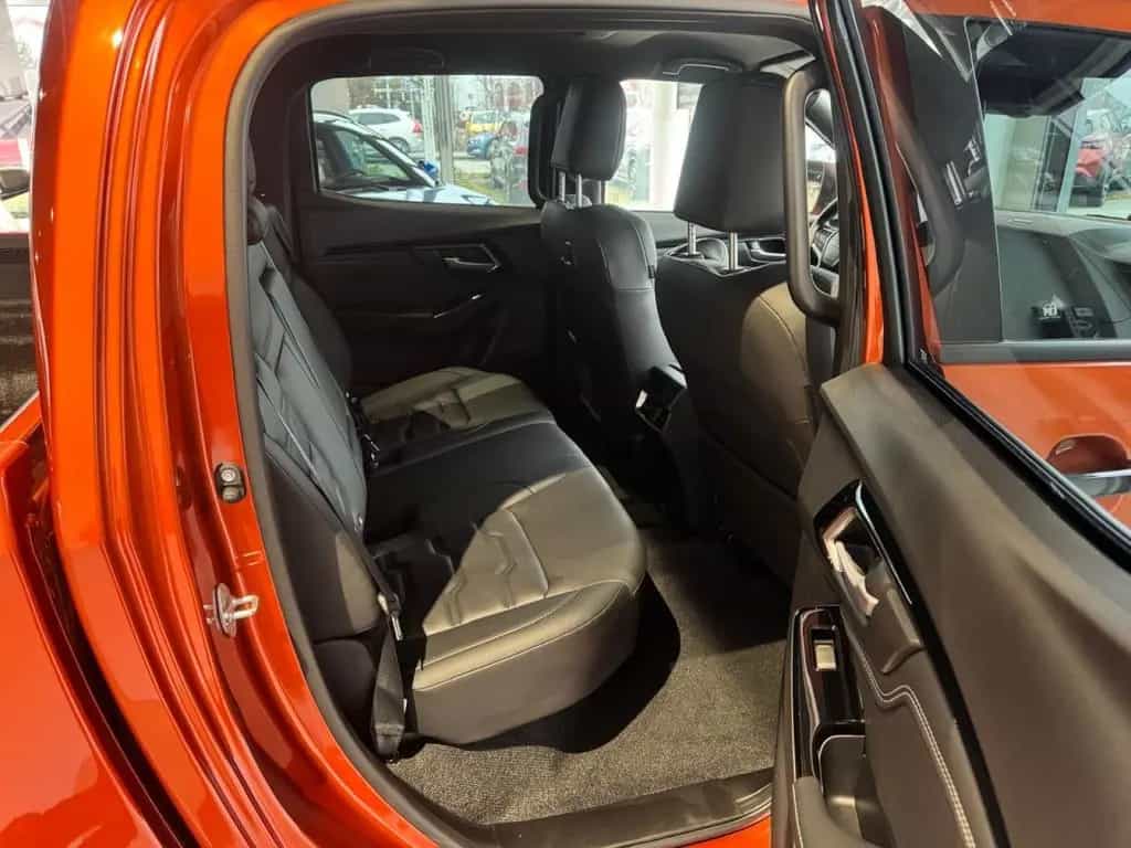 Isuzu D-Max V-Cross BTF Double Cab 4wd Automatik 163 P 06/2025-photo-4