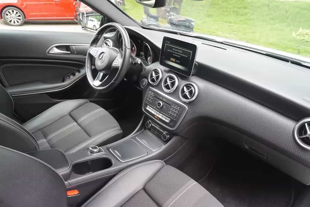 Mercedes-Benz A-Class A220 4Matic Urban 4-Matic 7G-DCT LED Totwinkel 08/2017-photo-11