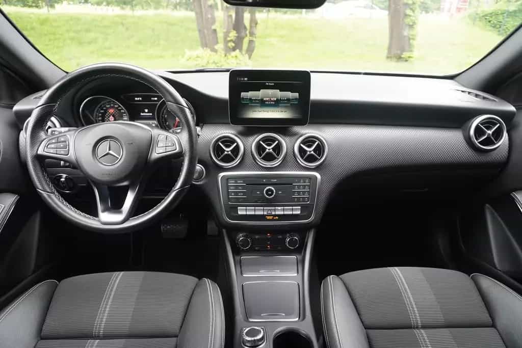 Mercedes-Benz A-Class A220 4Matic Urban 4-Matic 7G-DCT LED Totwinkel 08/2017-photo-12
