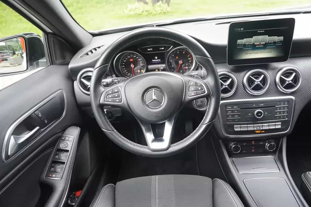 Mercedes-Benz A-Class A220 4Matic Urban 4-Matic 7G-DCT LED Totwinkel 08/2017-photo-13