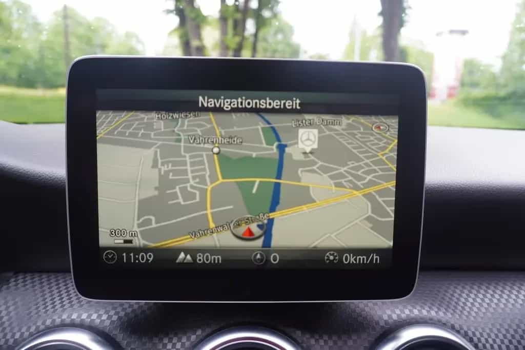 Mercedes-Benz A-Class A220 4Matic Urban 4-Matic 7G-DCT LED Totwinkel 08/2017-photo-17
