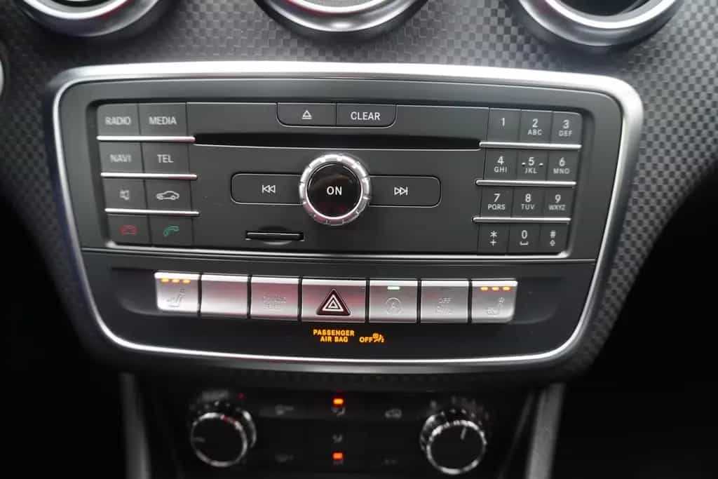 Mercedes-Benz A-Class A220 4Matic Urban 4-Matic 7G-DCT LED Totwinkel 08/2017-photo-18