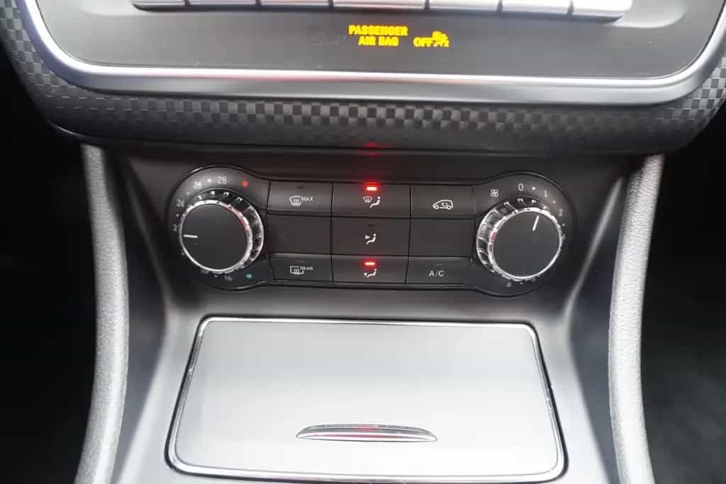 Mercedes-Benz A-Class A220 4Matic Urban 4-Matic 7G-DCT LED Totwinkel 08/2017-photo-19