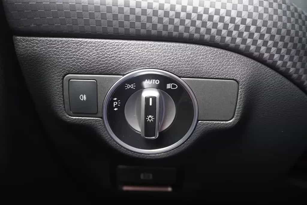 Mercedes-Benz A-Class A220 4Matic Urban 4-Matic 7G-DCT LED Totwinkel 08/2017-photo-22
