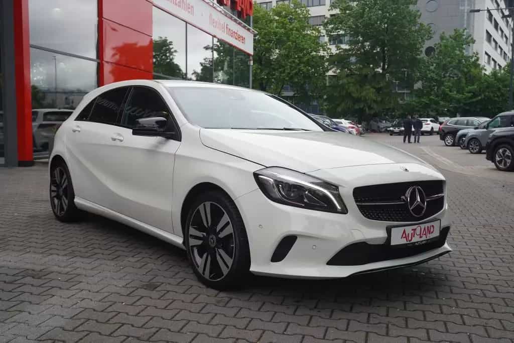 Mercedes-Benz A-Class A220 4Matic Urban 4-Matic 7G-DCT LED Totwinkel 08/2017-photo-3