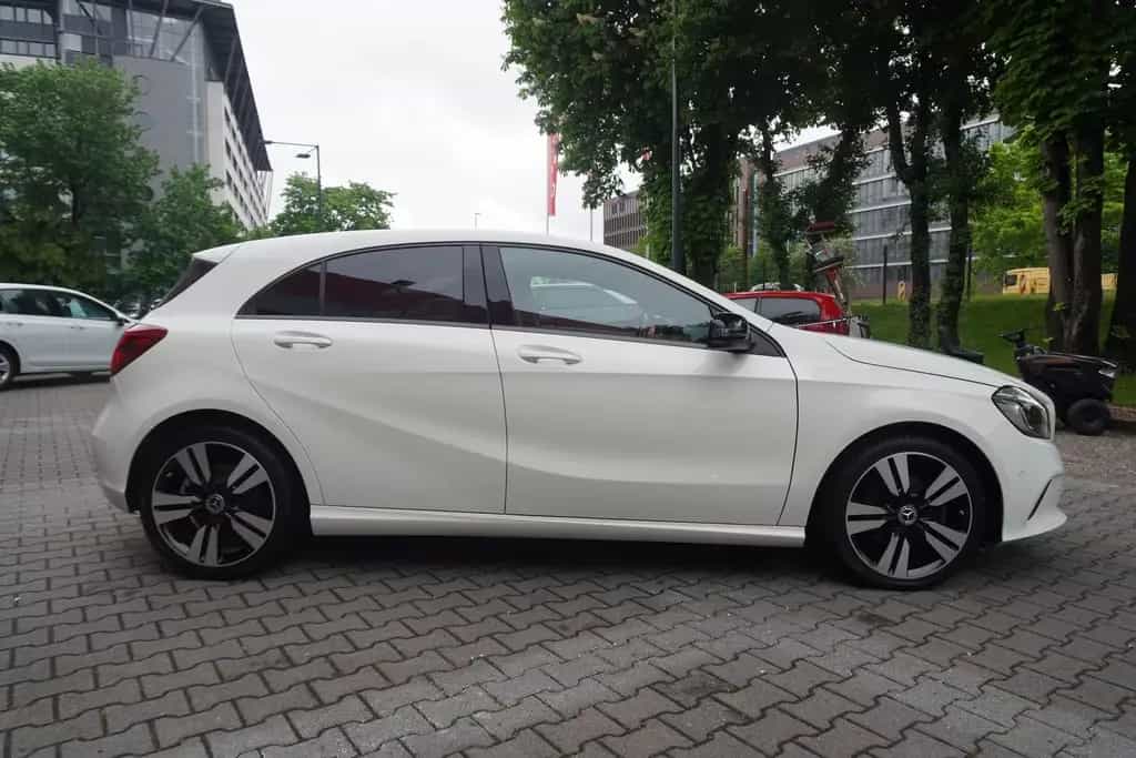 Mercedes-Benz A-Class A220 4Matic Urban 4-Matic 7G-DCT LED Totwinkel 08/2017-photo-4