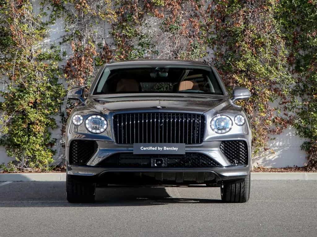 Bentley Bentayga EWB Azure V8 4.0 550hp 11/2025-photo-1