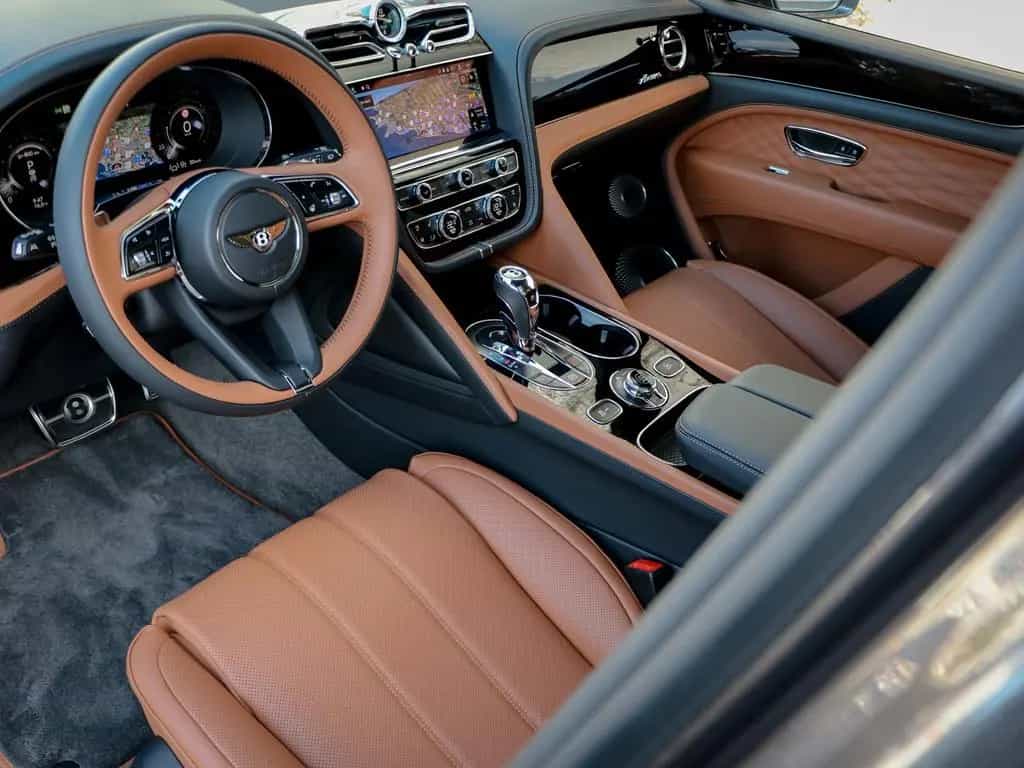Bentley Bentayga EWB Azure V8 4.0 550hp 11/2025-photo-13