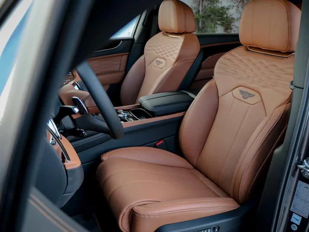 Bentley Bentayga EWB Azure V8 4.0 550hp 11/2025-photo-14