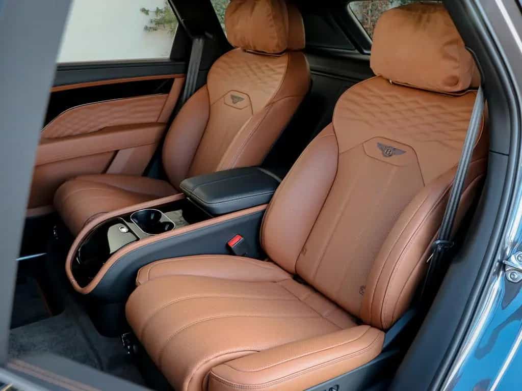 Bentley Bentayga EWB Azure V8 4.0 550hp 11/2025-photo-15