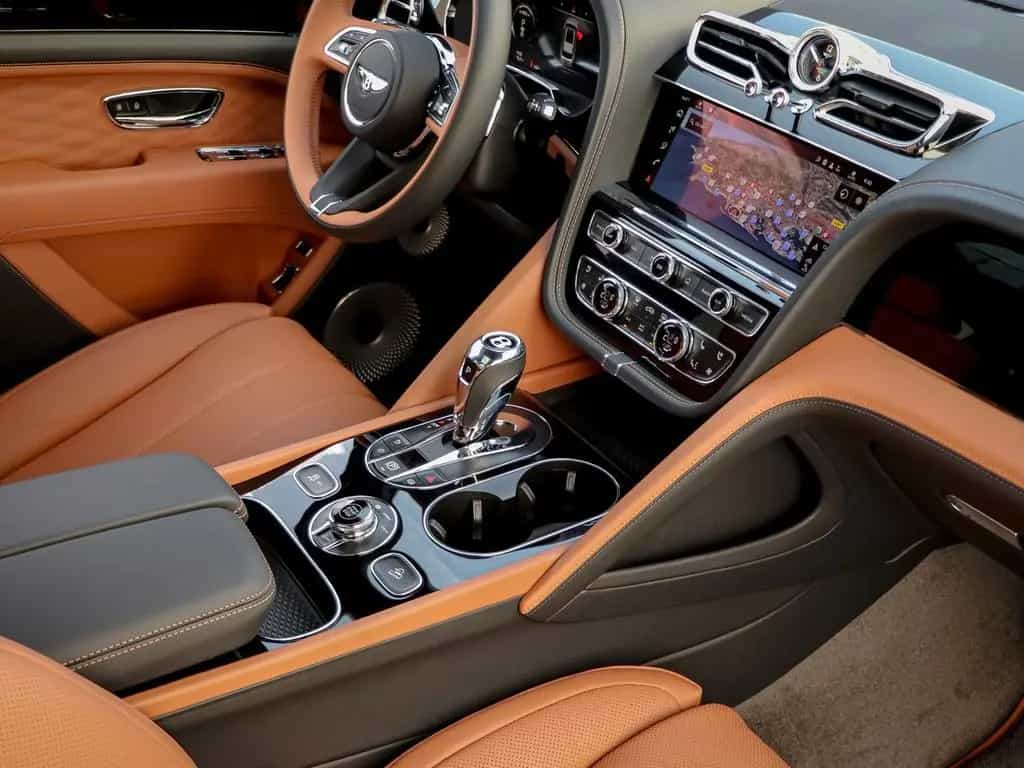 Bentley Bentayga EWB Azure V8 4.0 550hp 11/2025-photo-22