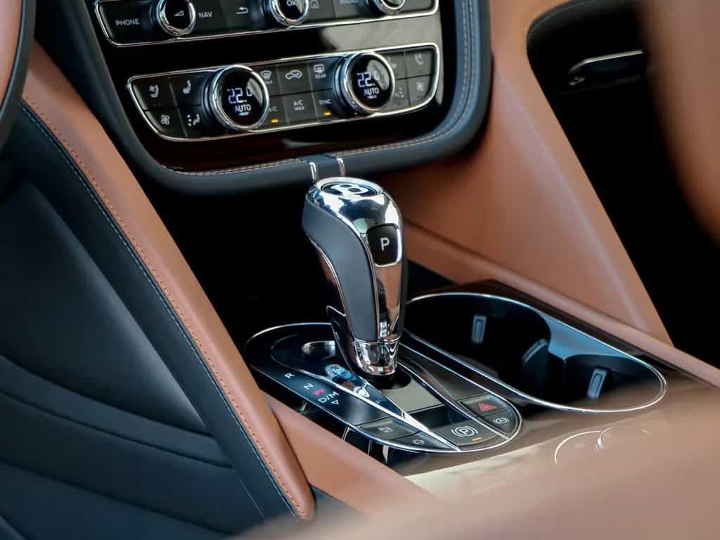 Bentley Bentayga EWB Azure V8 4.0 550hp 11/2025-photo-23