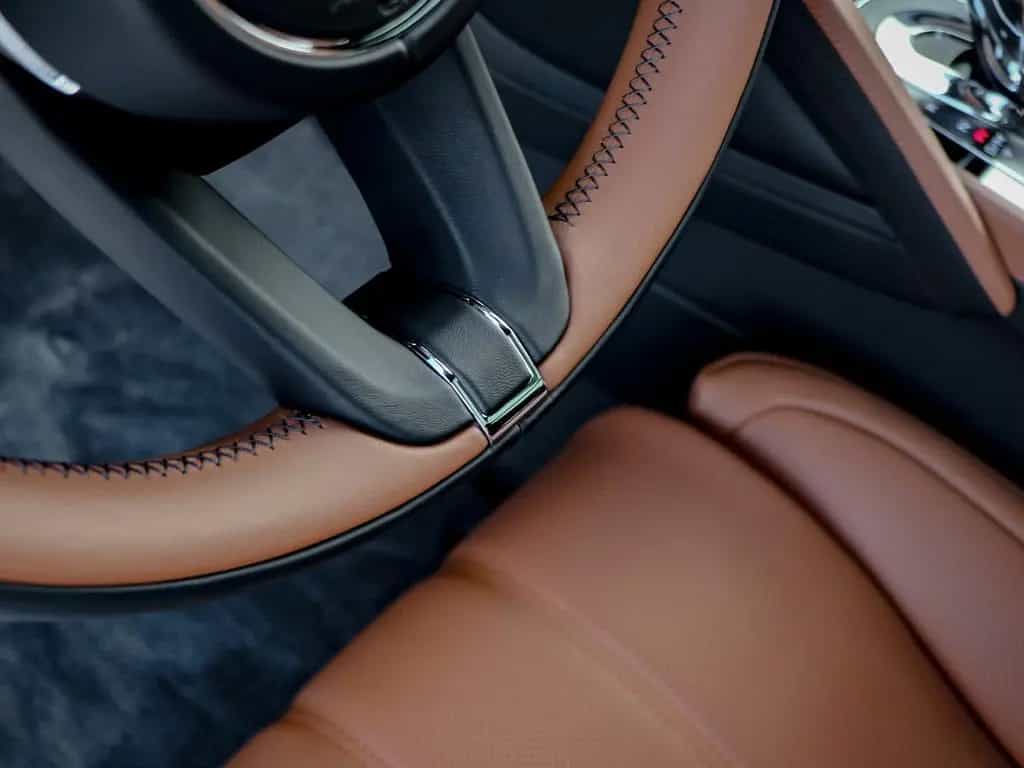 Bentley Bentayga EWB Azure V8 4.0 550hp 11/2025-photo-25