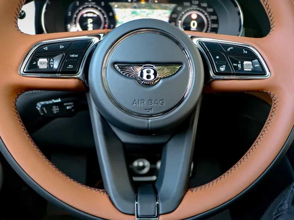 Bentley Bentayga EWB Azure V8 4.0 550hp 11/2025-photo-26