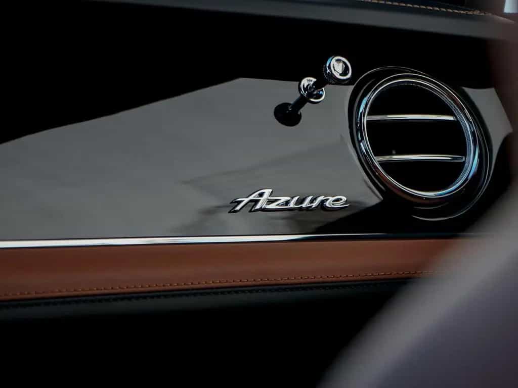 Bentley Bentayga EWB Azure V8 4.0 550hp 11/2025-photo-33