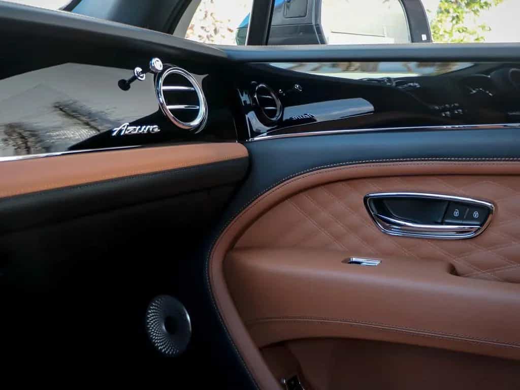 Bentley Bentayga EWB Azure V8 4.0 550hp 11/2025-photo-35