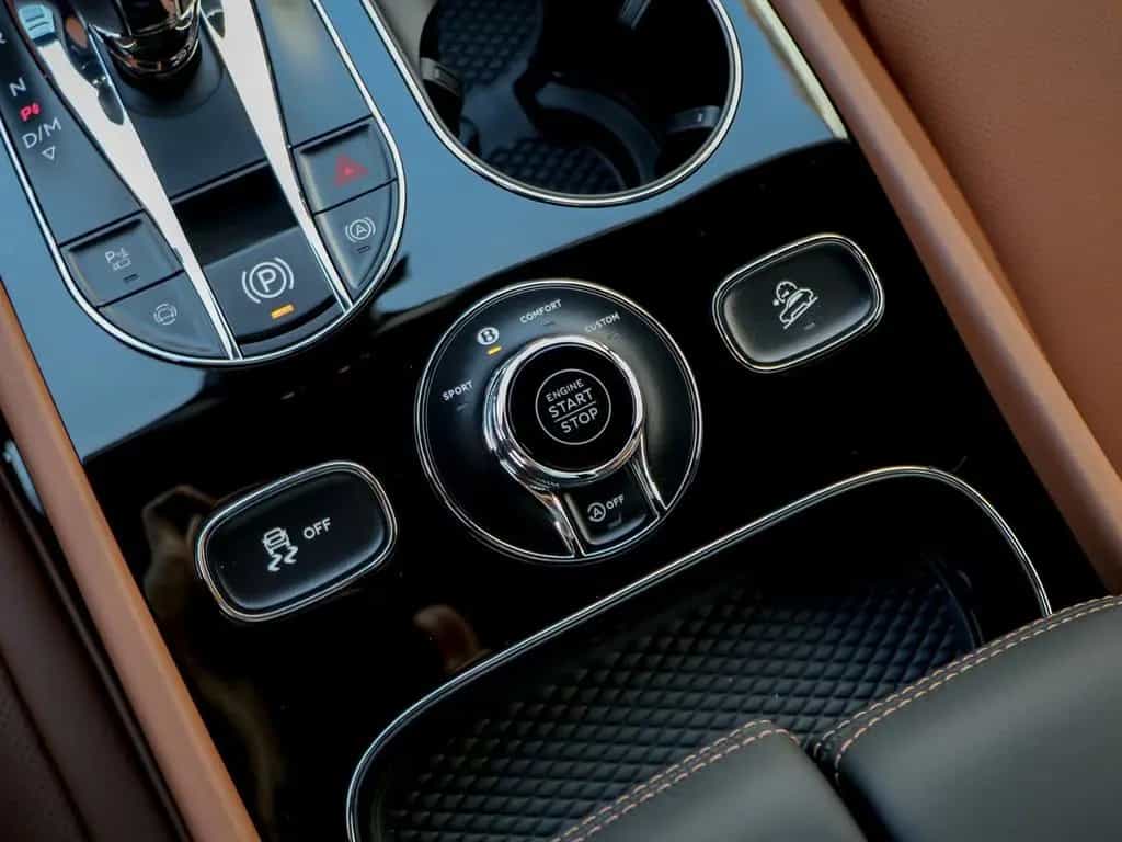 Bentley Bentayga EWB Azure V8 4.0 550hp 11/2025-photo-36
