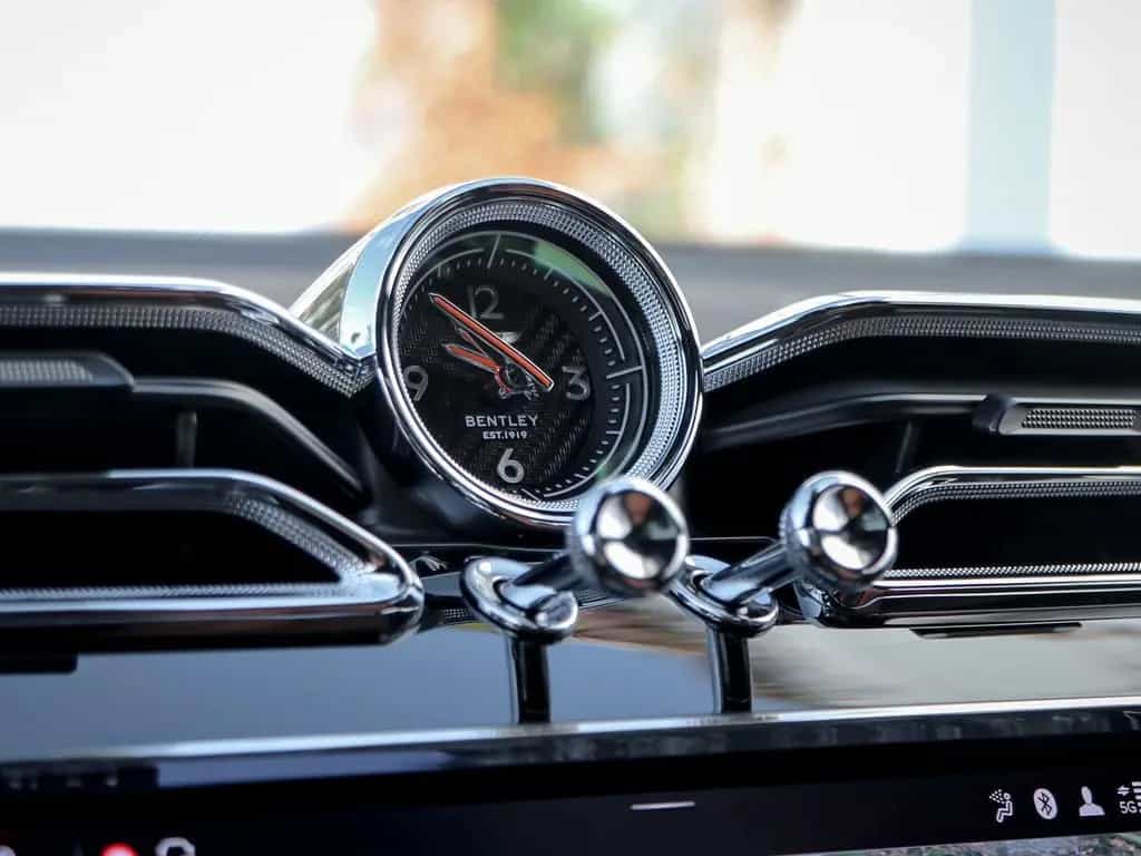 Bentley Bentayga EWB Azure V8 4.0 550hp 11/2025-photo-37
