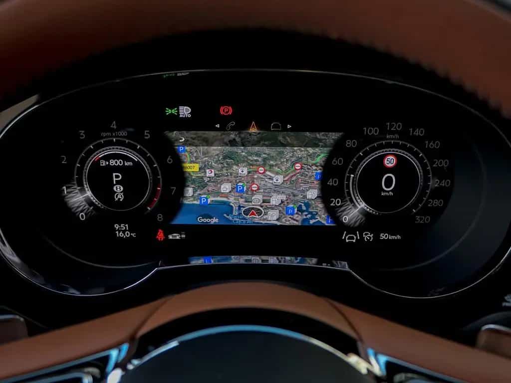 Bentley Bentayga EWB Azure V8 4.0 550hp 11/2025-photo-39