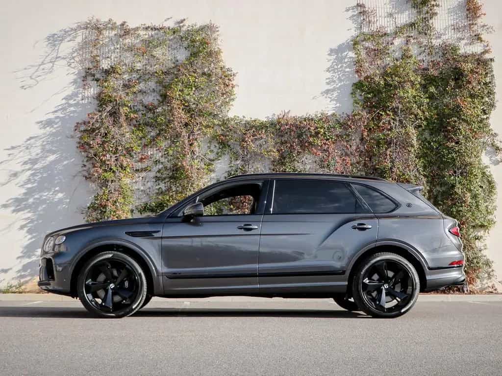Bentley Bentayga EWB Azure V8 4.0 550hp 11/2025-photo-4