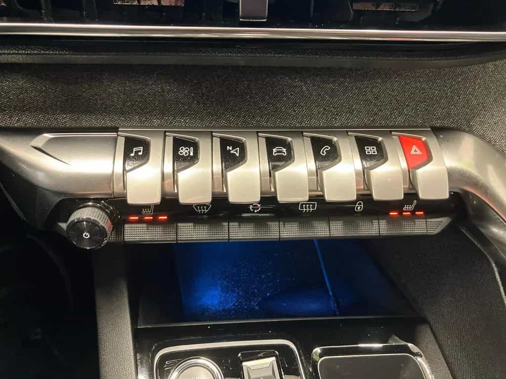 Peugeot 3008 1.2 PureTech 130 Allure Pack Kamera+Navi+SH 09/2023-photo-10