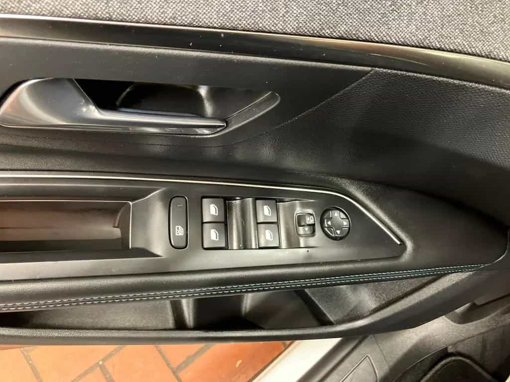 Peugeot 3008 1.2 PureTech 130 Allure Pack Kamera+Navi+SH 09/2023-photo-12