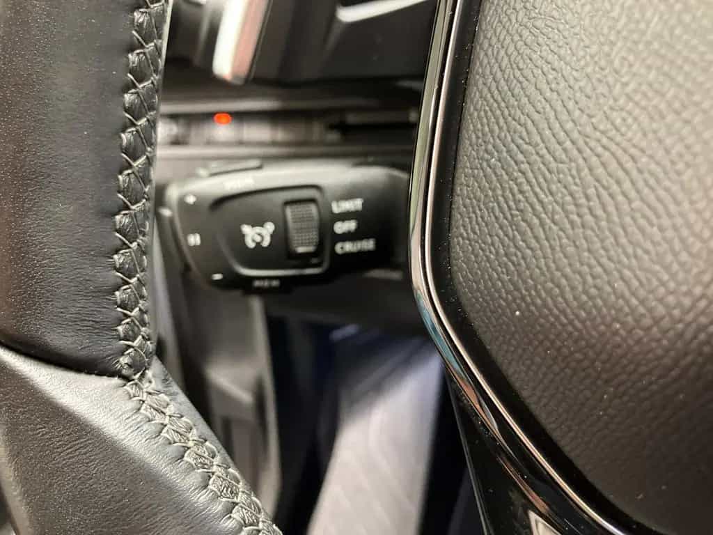 Peugeot 3008 1.2 PureTech 130 Allure Pack Kamera+Navi+SH 09/2023-photo-19