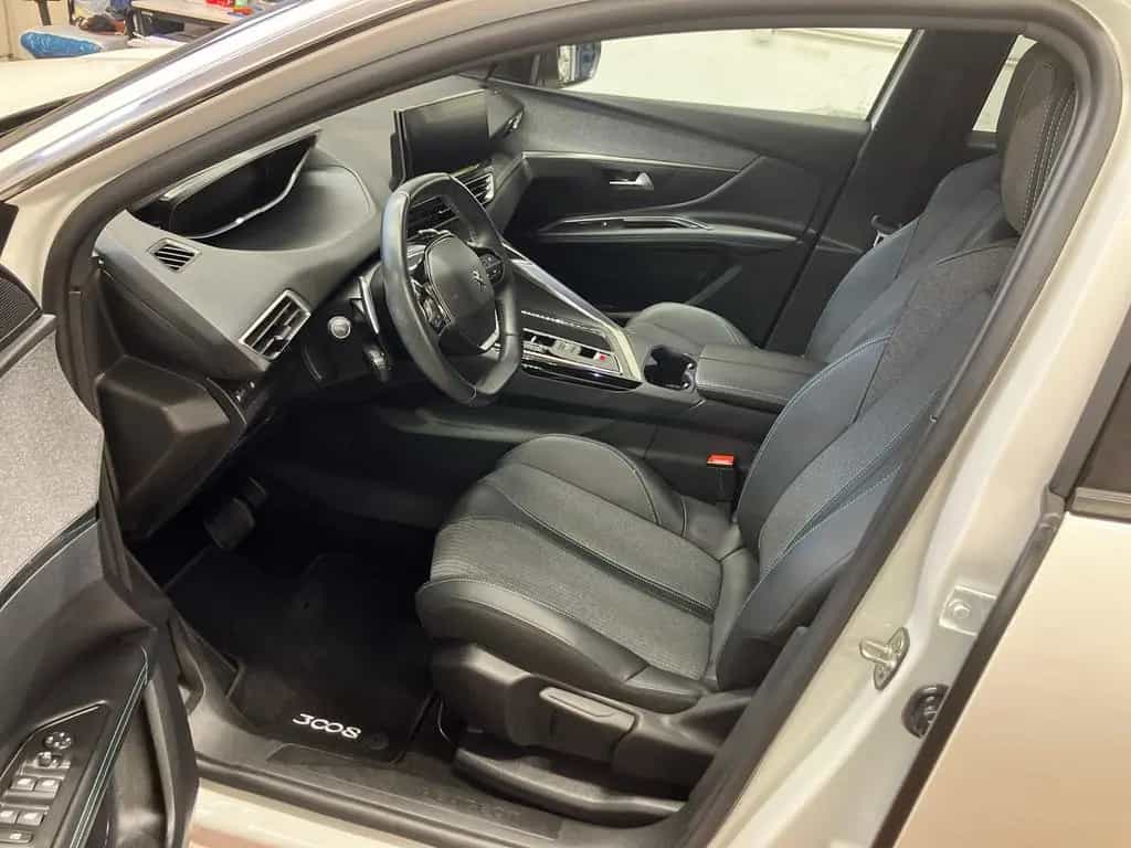 Peugeot 3008 1.2 PureTech 130 Allure Pack Kamera+Navi+SH 09/2023-photo-5