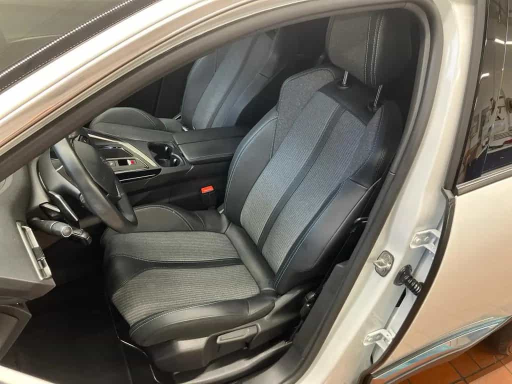 Peugeot 3008 1.2 PureTech 130 Allure Pack Kamera+Navi+SH 09/2023-photo-6
