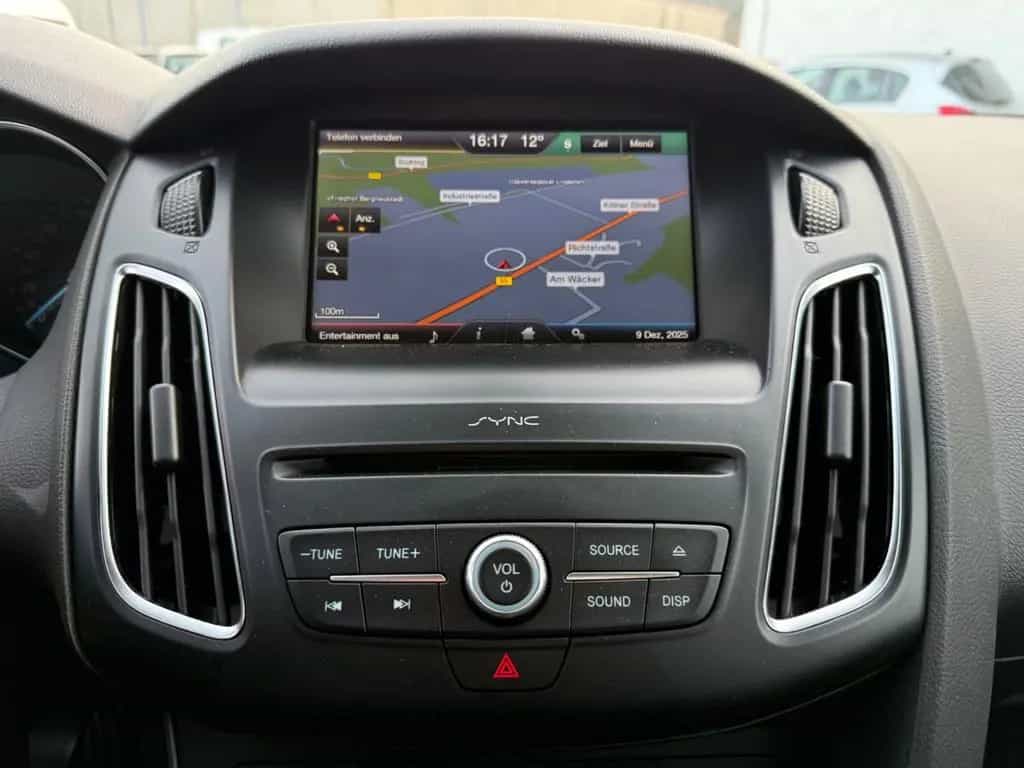 Ford Focus Turnier Business Navi Tempomat AHK 09/2016-photo-11