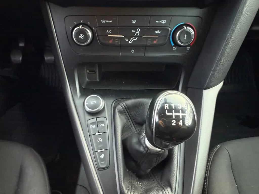 Ford Focus Turnier Business Navi Tempomat AHK 09/2016-photo-14