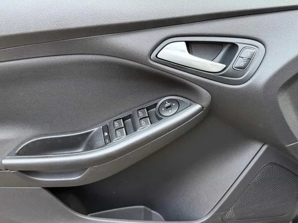Ford Focus Turnier Business Navi Tempomat AHK 09/2016-photo-16