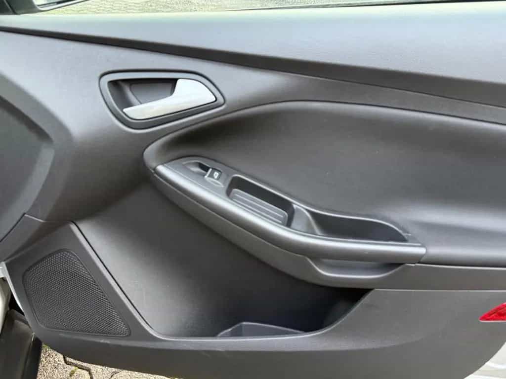 Ford Focus Turnier Business Navi Tempomat AHK 09/2016-photo-18