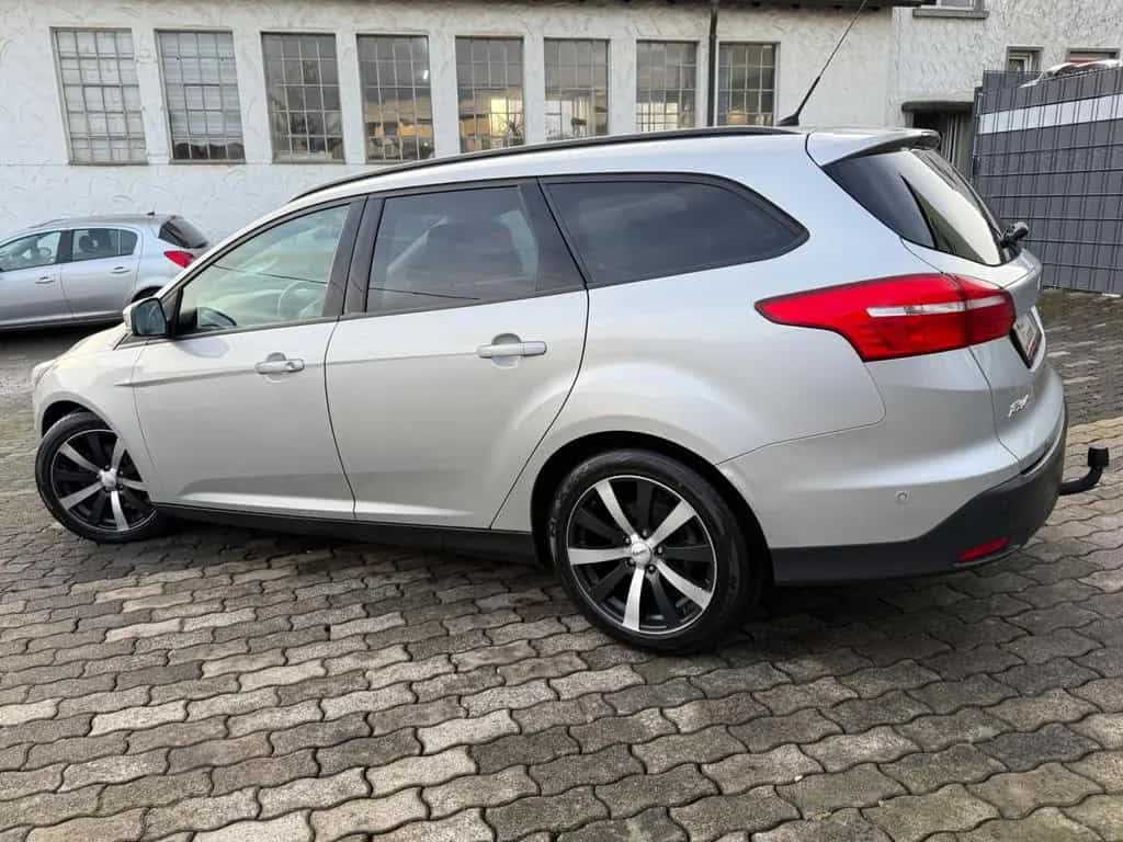 Ford Focus Turnier Business Navi Tempomat AHK 09/2016-photo-6